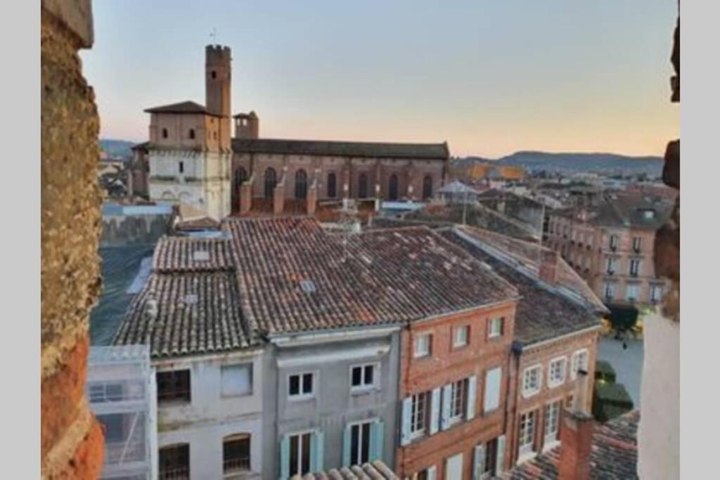 Appartement Exceptionnel 4 Etoiles Hyper Centre Albi 65 M2 Au 4Eme Etage Sans Ascenseur Avec Une Tour Du 12Eme Siecle Buitenkant foto