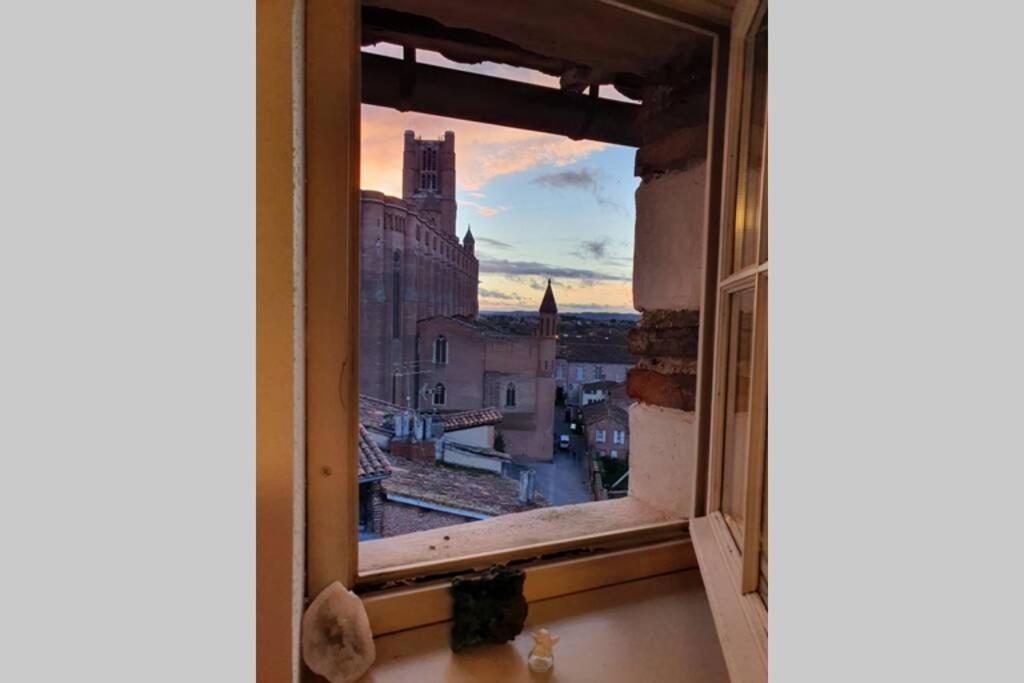 Appartement Exceptionnel 4 Etoiles Hyper Centre Albi 65 M2 Au 4Eme Etage Sans Ascenseur Avec Une Tour Du 12Eme Siecle Buitenkant foto