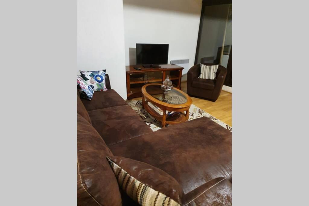 Appartement Exceptionnel 4 Etoiles Hyper Centre Albi 65 M2 Au 4Eme Etage Sans Ascenseur Avec Une Tour Du 12Eme Siecle Buitenkant foto